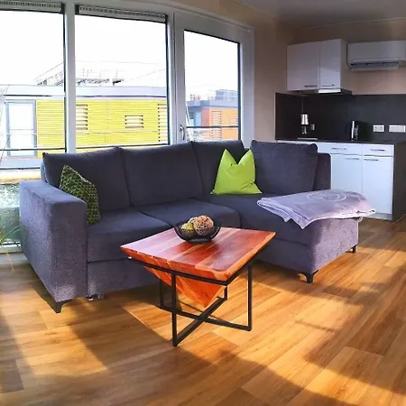 Ботель Hausboot Schatzinsel *