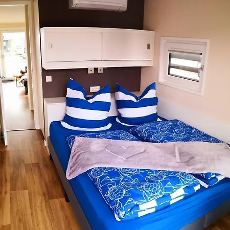 Ботель Hausboot Schatzinsel Klitten